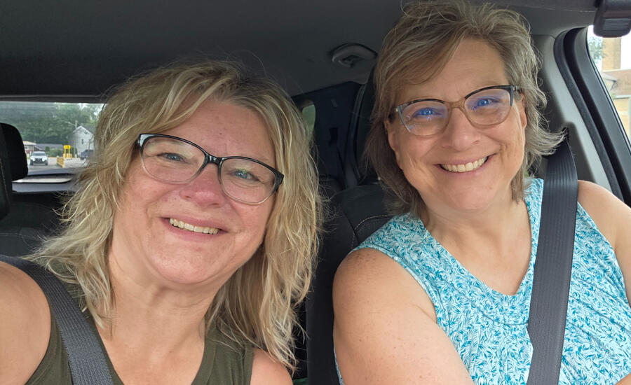 Two traveling moms bringing the open road straight to your mailbox! #Mailthatyoulove #snailmail #subscriptionmailclub